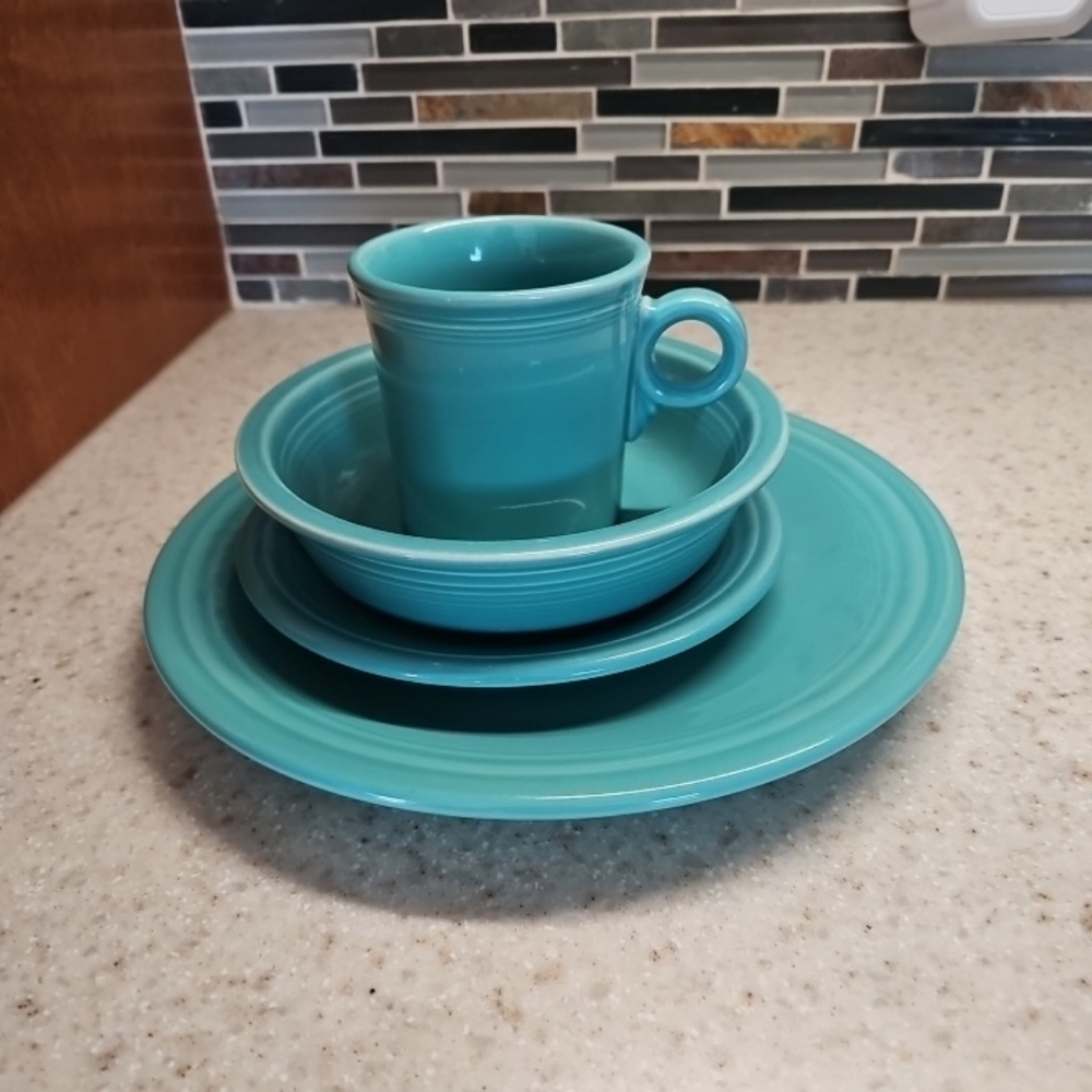 FIESTAWARE TURQUOISE 4 PIECE PLACE SETTING HLC USA